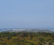 Вид на пещерный город Мангуп-кале с горы Лысой