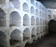 Каменные арки - винные хранилища в Гроте шаляпина